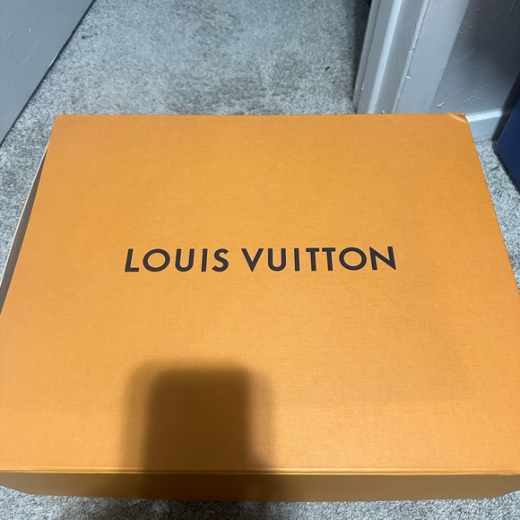 Louis Vuitton Handbag - Picture 3 of 9